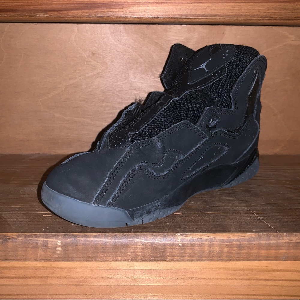 Boys Jordan shoes size 1.5 in good used condition - Picture 4 of 6